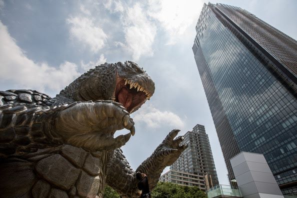 Godzilla โผล่ !!! กลางโตเกียว ย่านรปปงงิ ประเทศญี่ปุ่น