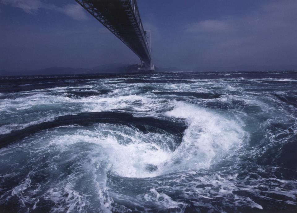 มหัศจรรย์ธรรมชาติ วังน้ำวนอุซึชิโอะ ชวนล่องเรือได้ที่ ช่องแคบนารุโตะ ประเทศญี่ปุ่น